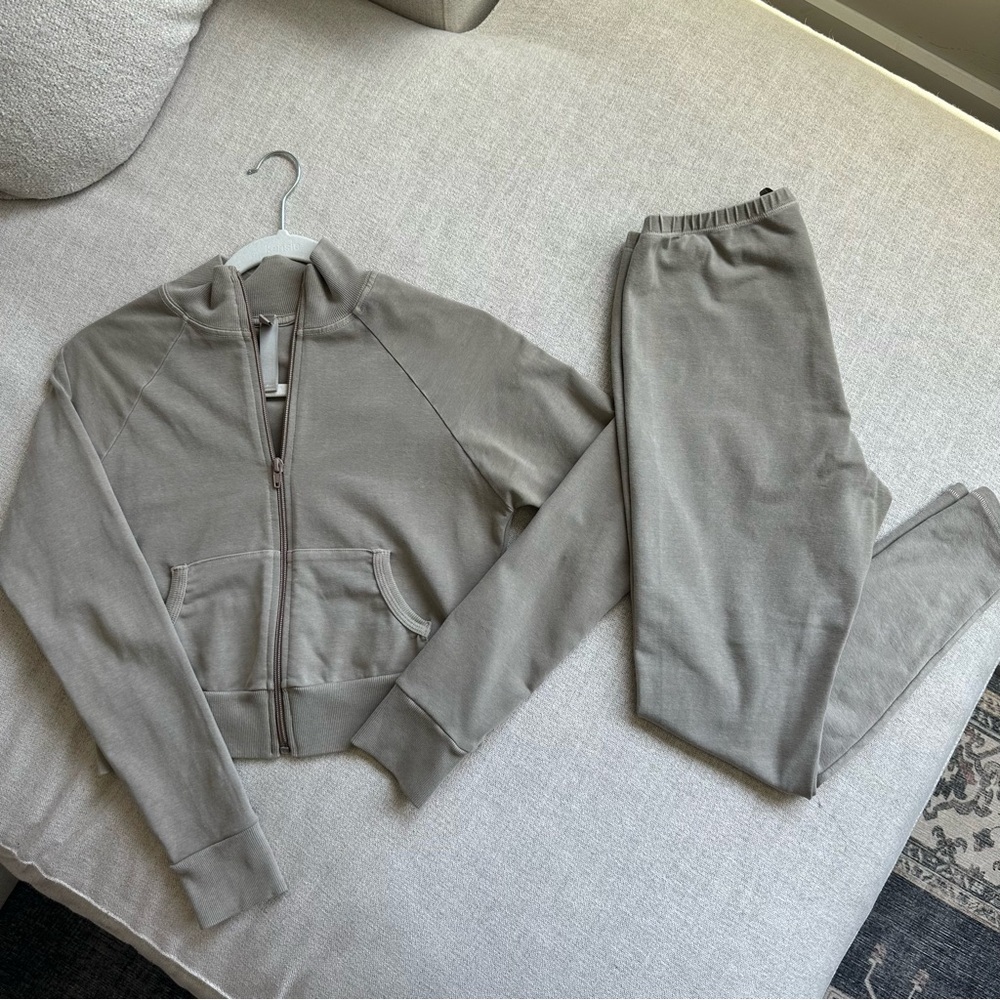 SKIMS Taupe Zip-Up Jacket and Joggers Set